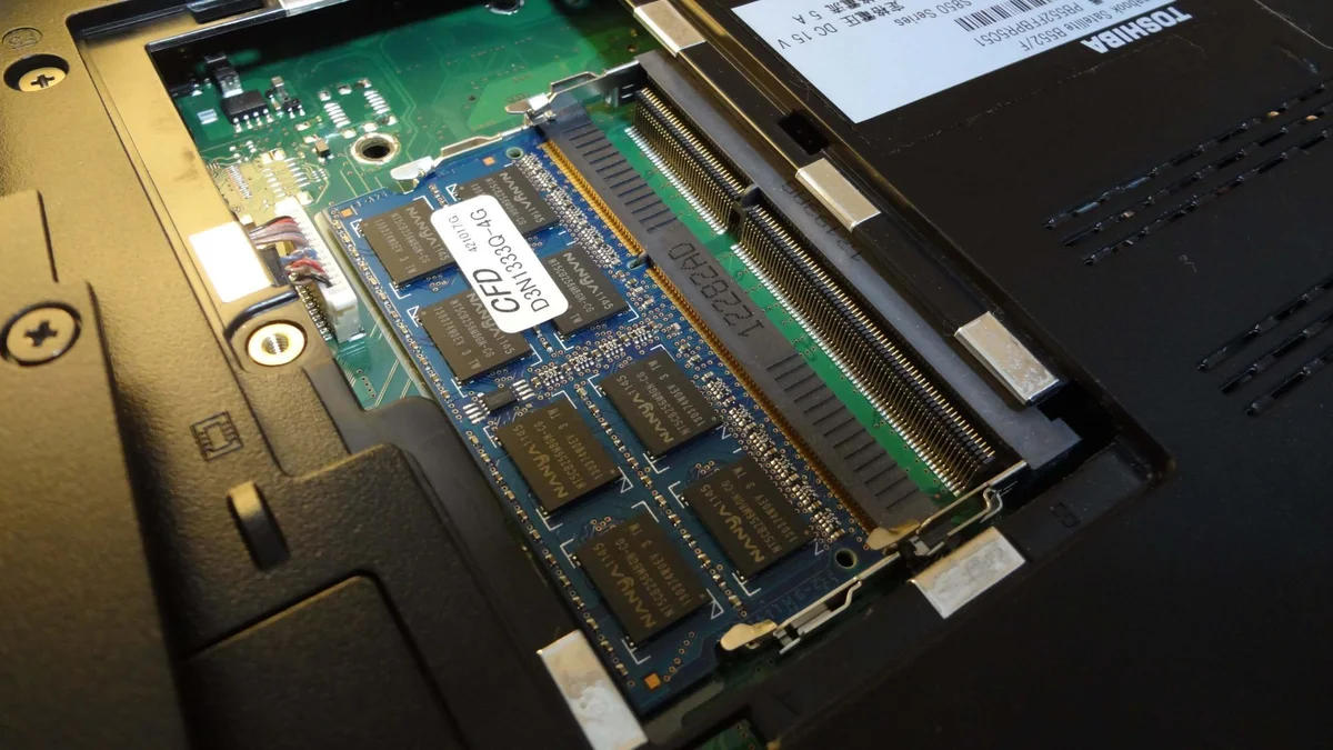 dynabook Satelite B552/Fのメモリを増設してみた